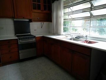 VENTA HURLINGHAM CLASICO CHALET EN BARRIO INGLES 1200 MTS