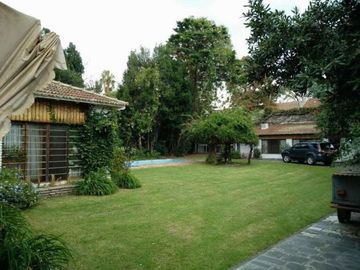 VENTA HURLINGHAM CLASICO CHALET EN BARRIO INGLES 1200 MTS