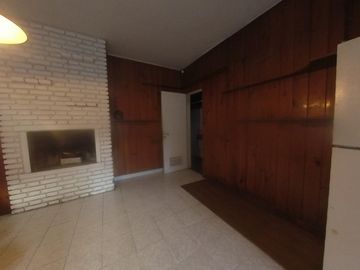 VENTA HURLINGHAM CLASICO CHALET EN BARRIO INGLES 1200 MTS
