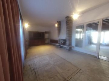 VENTA HURLINGHAM CLASICO CHALET EN BARRIO INGLES 1200 MTS