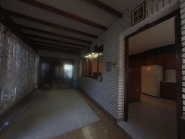 VENTA HURLINGHAM CLASICO CHALET EN BARRIO INGLES 1200 MTS