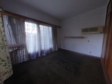 VENTA HURLINGHAM CLASICO CHALET EN BARRIO INGLES 1200 MTS