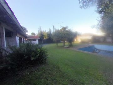 VENTA HURLINGHAM CLASICO CHALET EN BARRIO INGLES 1200 MTS