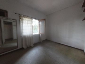 VENTA HURLINGHAM CLASICO CHALET EN BARRIO INGLES 1200 MTS