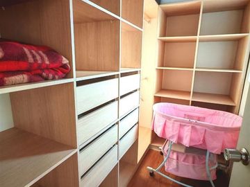 CASA PRÁCTICAMENTE NUEVA LISTA PARA HABITAR