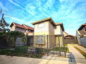 CASA PRÁCTICAMENTE NUEVA LISTA PARA HABITAR