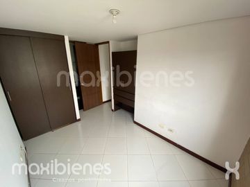 apartamento en arriendo en la loma del indio. Cod A72080