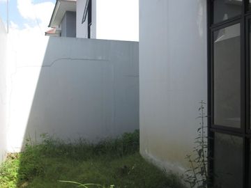 Disewakan Rumah di Lippo Cikarang (Kompleks Summer Bliss)