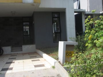 Disewakan Rumah di Lippo Cikarang (Kompleks Summer Bliss)