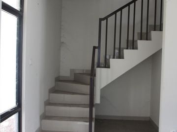 Disewakan Rumah di Lippo Cikarang (Kompleks Summer Bliss)