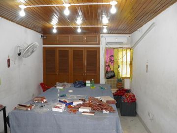 casa en venta en lleras restrepo. Cod V14937