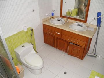 casa en venta en lleras restrepo. Cod V14937