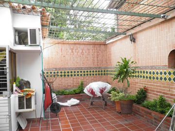 casa en venta en lleras restrepo. Cod V14937