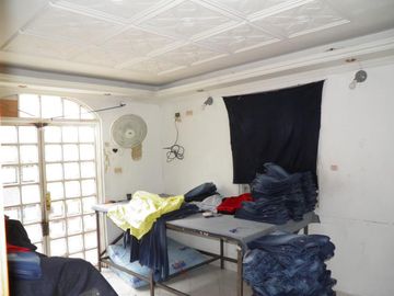 casa en venta en lleras restrepo. Cod V14937