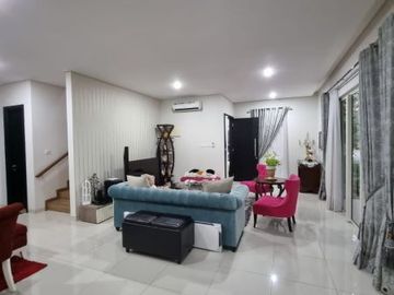 DIJUAL RUMAH ASRI dkt TAMAN at SERENIA HILLS VENTURE BARAT