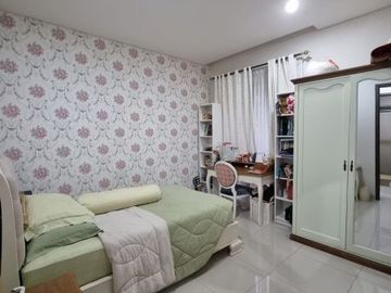 DIJUAL RUMAH ASRI dkt TAMAN at SERENIA HILLS VENTURE BARAT