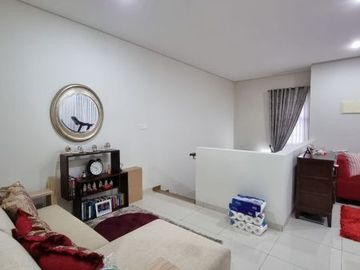 DIJUAL RUMAH ASRI dkt TAMAN at SERENIA HILLS VENTURE BARAT