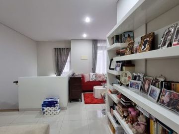 DIJUAL RUMAH ASRI dkt TAMAN at SERENIA HILLS VENTURE BARAT