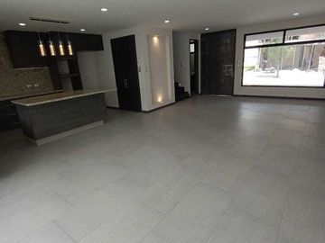 SE VENDE HERMOSA CASA EN FRACCIONAMIENTO