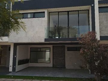 SE VENDE HERMOSA CASA EN FRACCIONAMIENTO