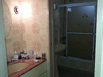Casa con Departamento en venta en Caseros