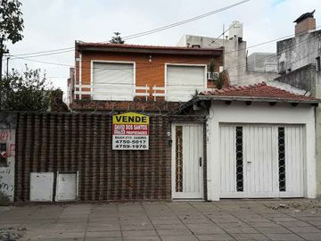Casa con Departamento en venta en Caseros