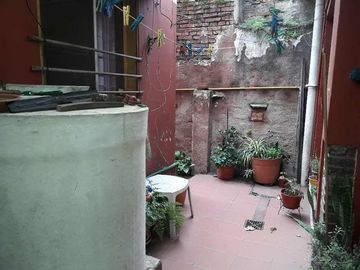 Casa con Departamento en venta en Caseros