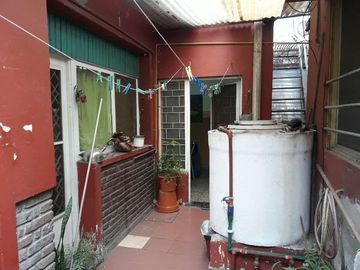 Casa con Departamento en venta en Caseros