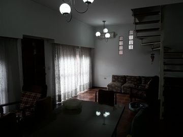 Casa con Departamento en venta en Caseros
