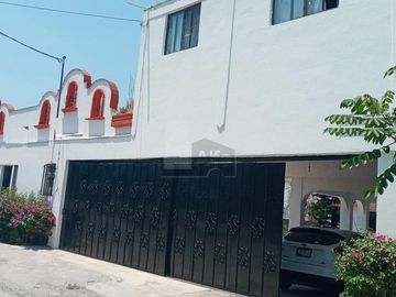 Casa sola en venta en Col 3 de Mayo Municipio Emiliano Zapata Morelos.