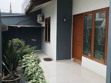 Rumah sewa 2 lantai siap huni di cipete