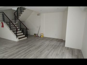 SOCORRO QUEZON CITY, END UNIT W/ 3-PARKING 5-ROOMS BALCONY
