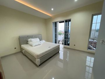 Rumah 3 lantai siap huni di kalibata