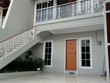 Rumah 3 lantai siap huni di kalibata