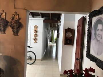 Venta de casa Unifamiliar con aire en La América Medellín