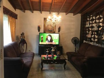 Venta de casa Unifamiliar con aire en La América Medellín