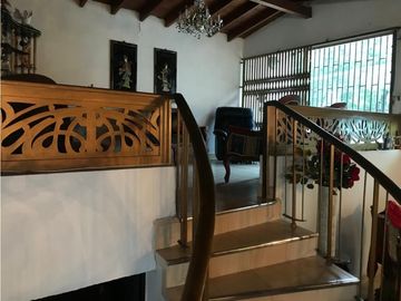 Venta de casa Unifamiliar con aire en La América Medellín