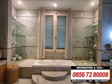 DIJUAL RUMAH di Jl KEMANG DALAM, JAKSEL (BIG and SPACIOUS)
