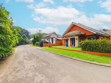 Rumah LT 211 SHM Hadap Selatan 15 Mnt ke Mal Ciputra Cibubur J-49397