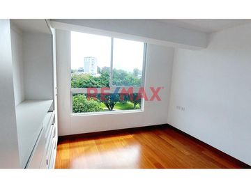 Ubicación: Los Alguaciles 252-246, a una cuadra de la Av. Benavides.
Edificio Parque Gardenias, frente al Parque Gardenias, ideal para quienes disfru