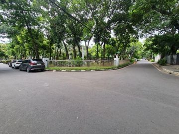Di jual cepat rumah di Kertosono, Menteng. Hadap Barat. LT 990m2. Suasana  lingkungan yg tenang & sejuk