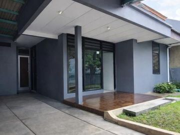 Rumah Terawat Dalam Komplek Cirendeu Dekat MRT