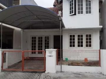 Rumah Villa Valencia di Perumahan Pakuwon Indah Surabaya