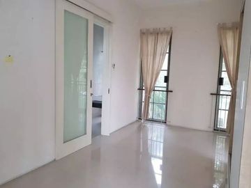 Rumah Villa Valencia di Perumahan Pakuwon Indah Surabaya
