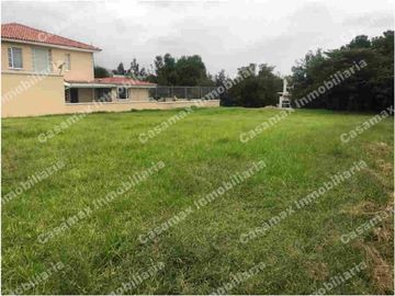 Venta de Terreno de 1,120 m² en Cumbayá-Lumbisi, ideal para 2 casas.