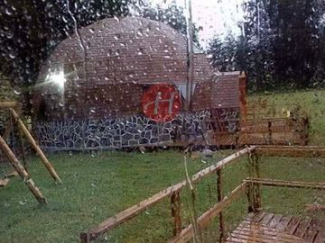 Parcela en venta 5 domos, piscina, tinaja Pucón
