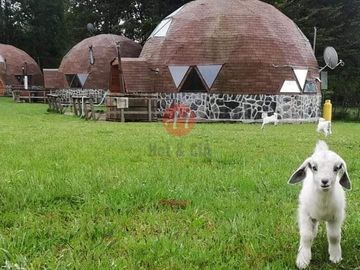 Parcela en venta 5 domos, piscina, tinaja Pucón