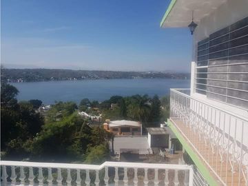 CASA EN VENTA CON VISTA AL LAGO 