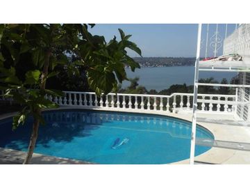 CASA EN VENTA CON VISTA AL LAGO 