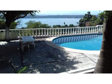 CASA EN VENTA CON VISTA AL LAGO 